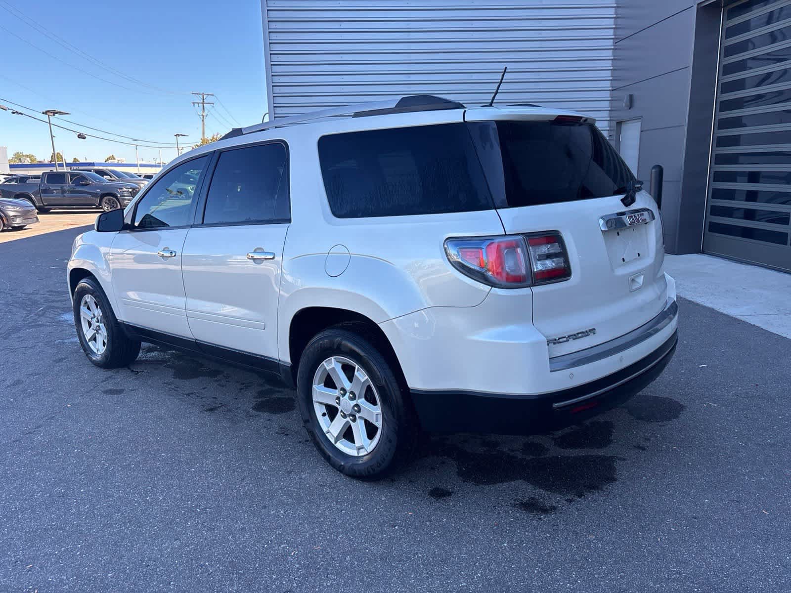 Used 2014 GMC Acadia SLE FWD image 3