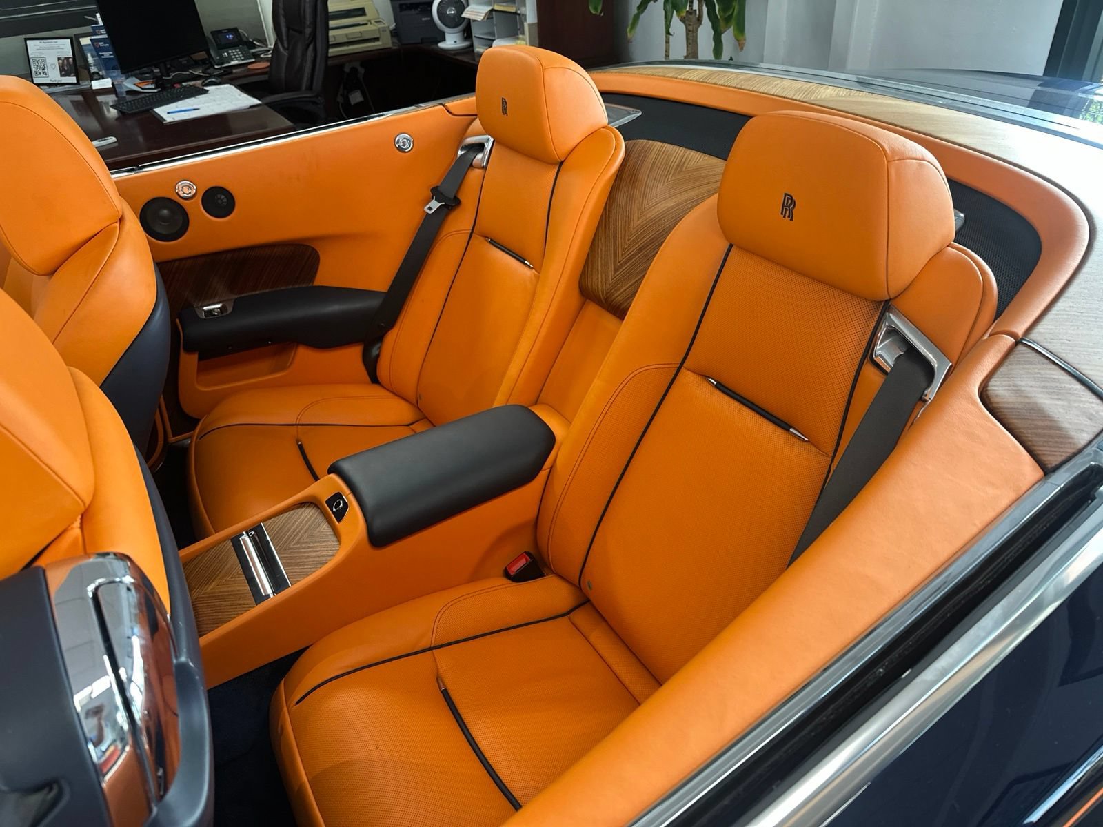 Used 2016 Rolls-Royce Dawn RWD image 15