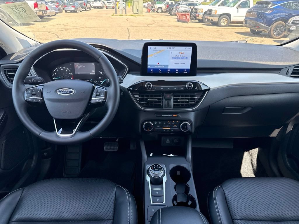 Used 2022 Ford Escape SEL w/ Equipment Group 302A AWD/4WD image 12
