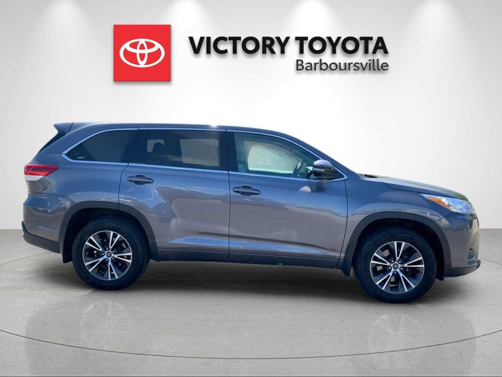 Used 2017 Toyota Highlander LE AWD/4WD image 6