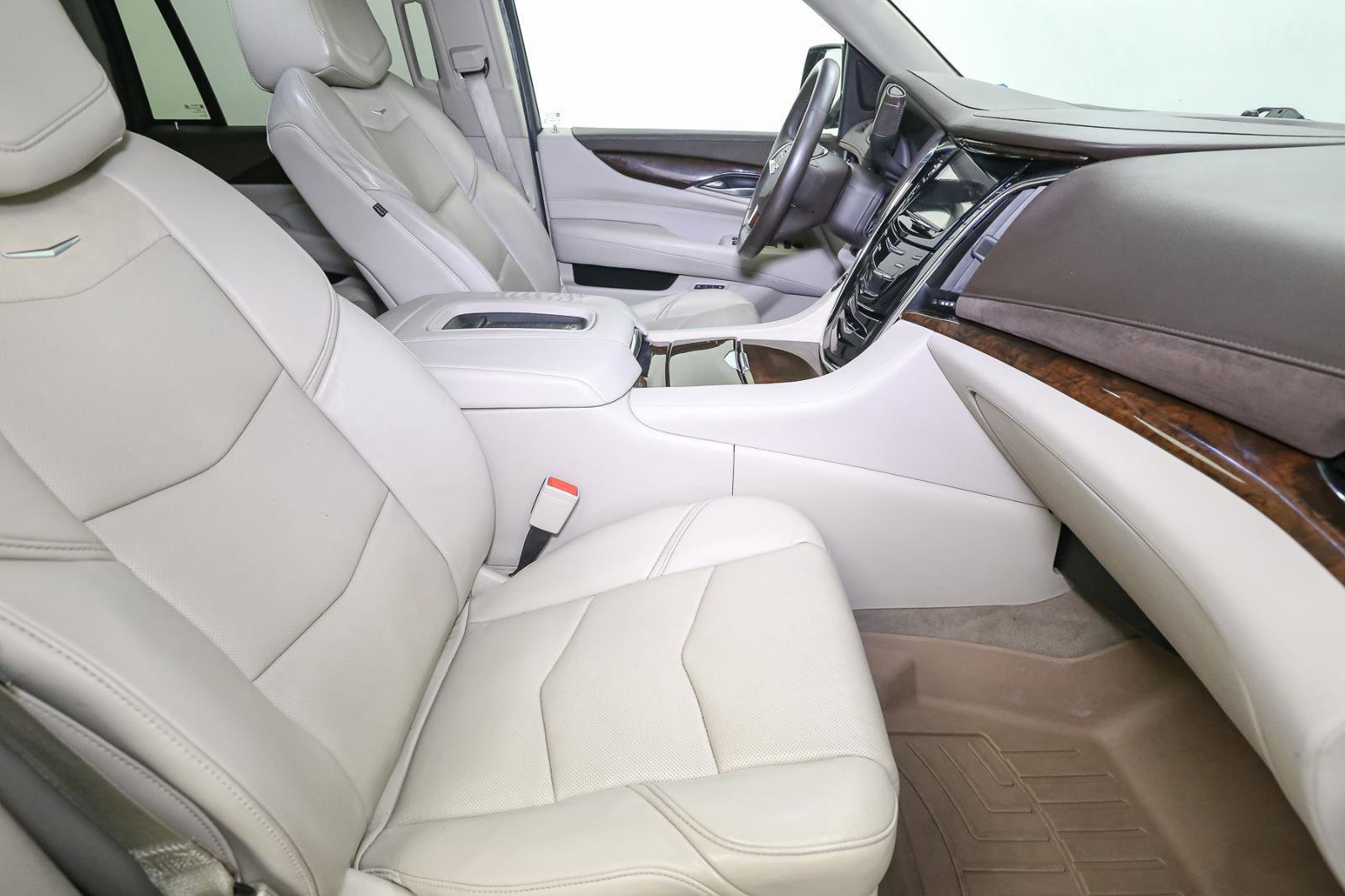 Used 2017 Cadillac Escalade Luxury image 21