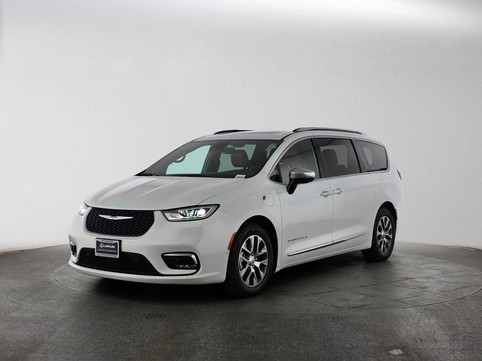 Used 2023 Chrysler Pacifica Pinnacle FWD image 7