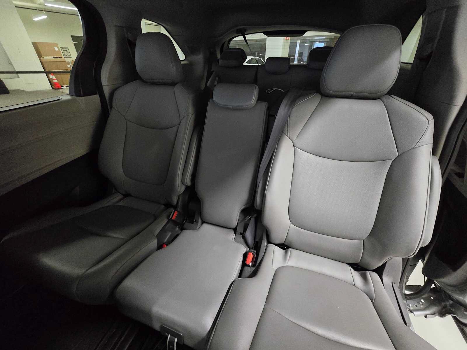 Used 2021 Toyota Sienna XLE w/ XLE Plus Package FWD image 16