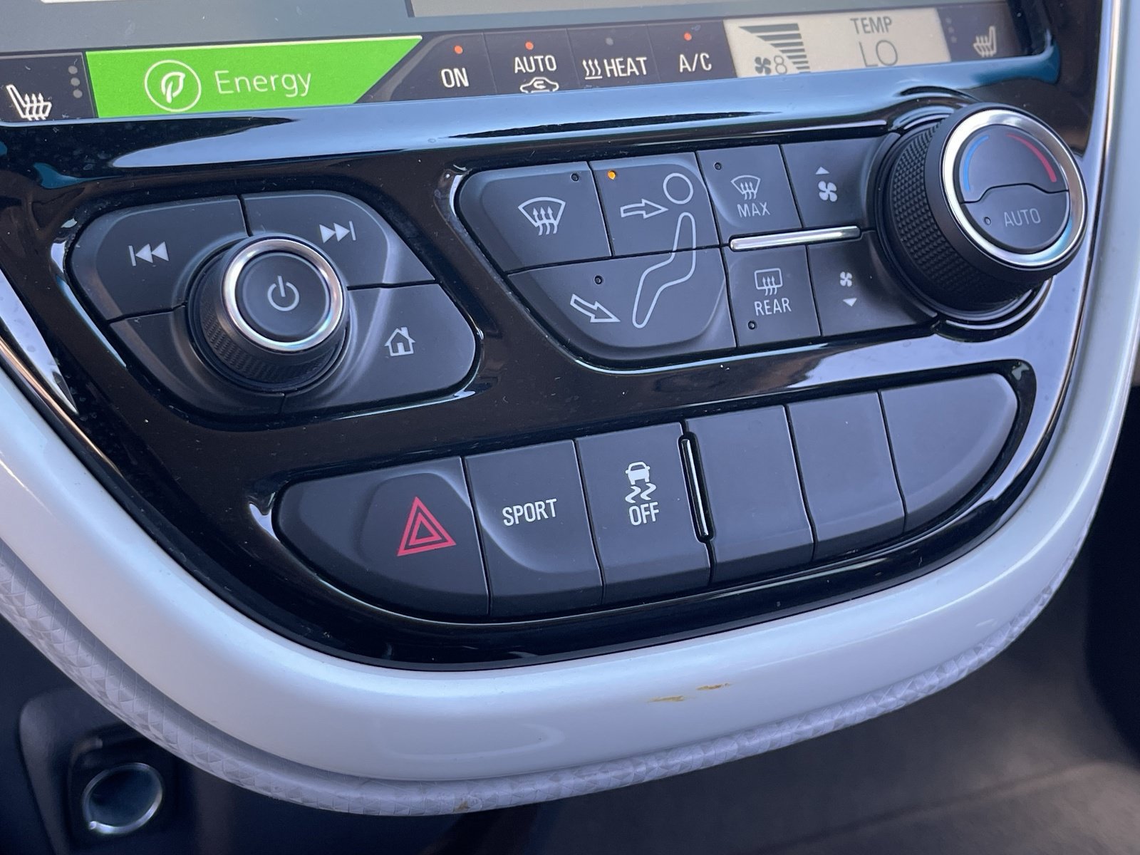 Certified 2020 Chevrolet Bolt Premier w/ Infotainment Package FWD image 29