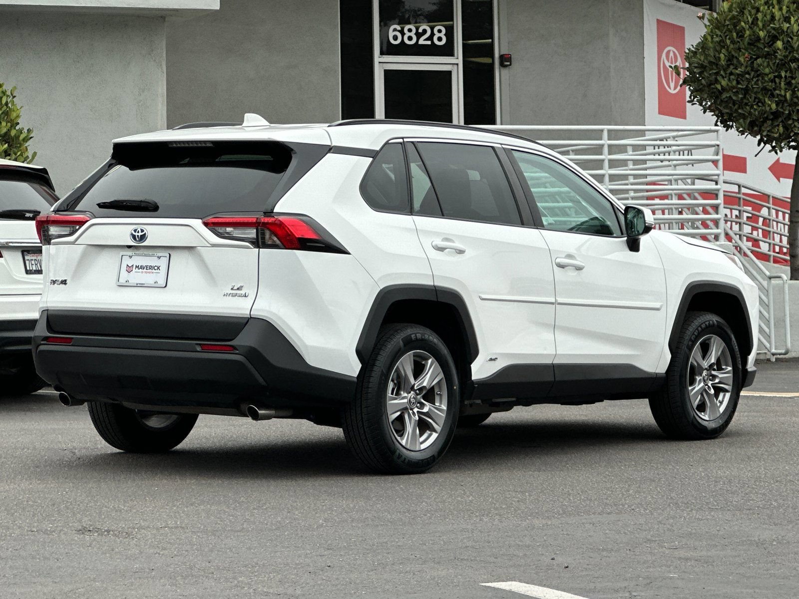 Used 2024 Toyota RAV4 LE AWD/4WD image 5
