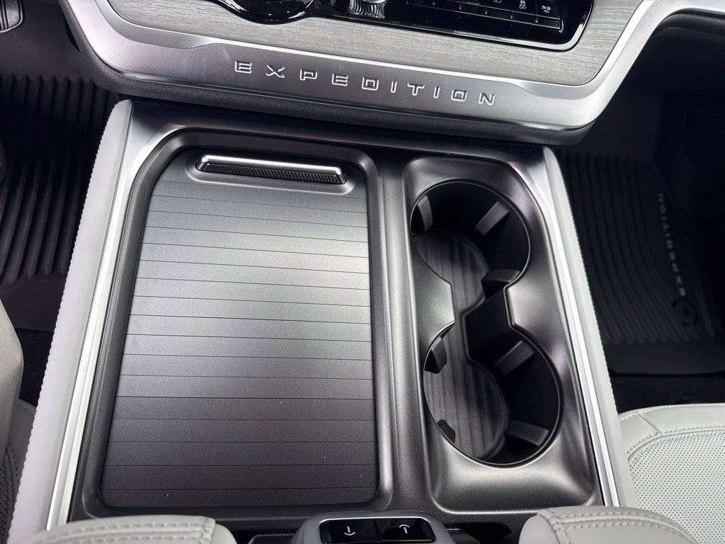 New 2027 Ford Expedition Max Platinum RWD image 36