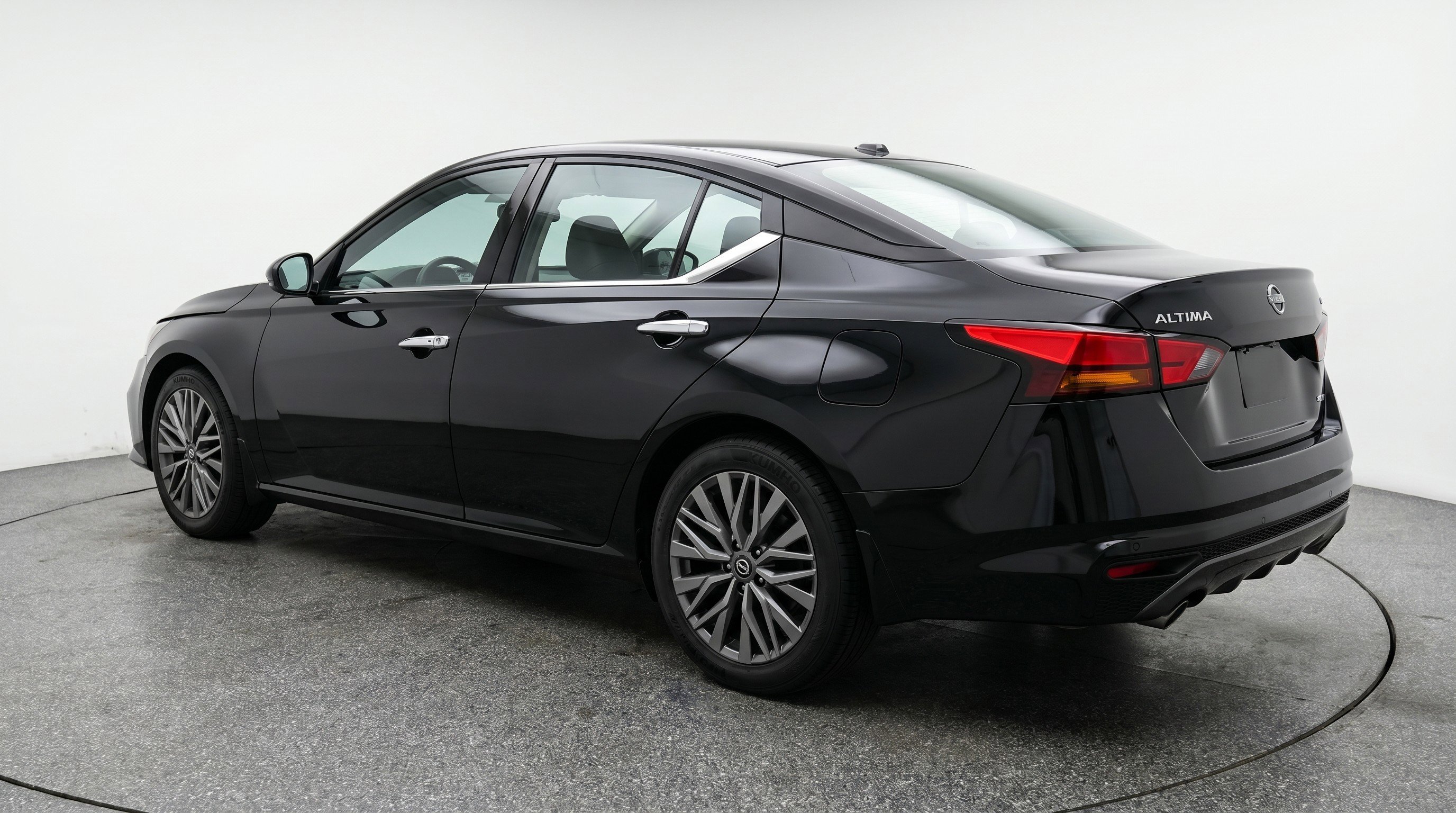 Used 2025 Nissan Altima 2.5 SV FWD image 6