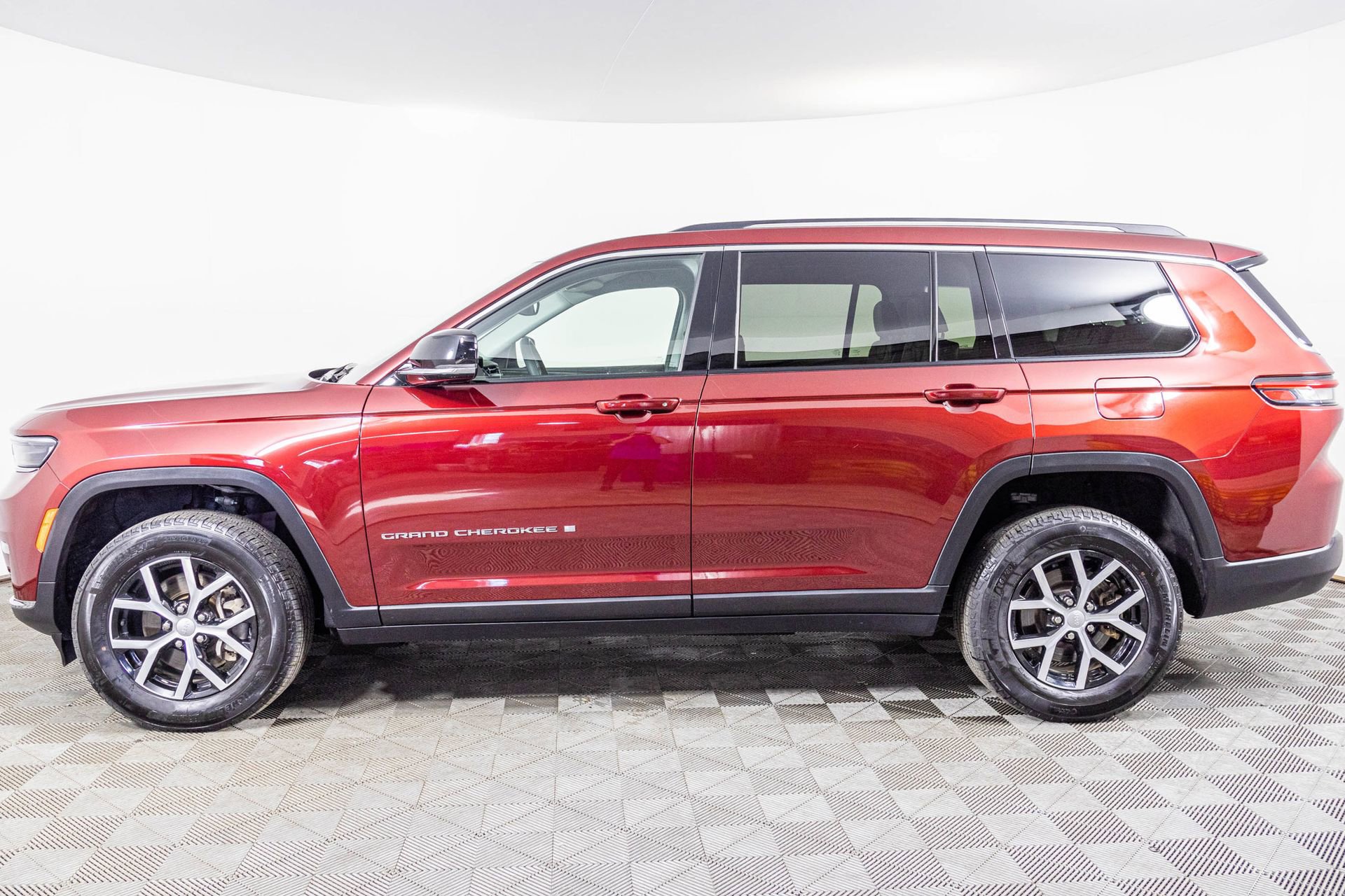 Used 2023 Jeep Grand Cherokee L Limited image 14