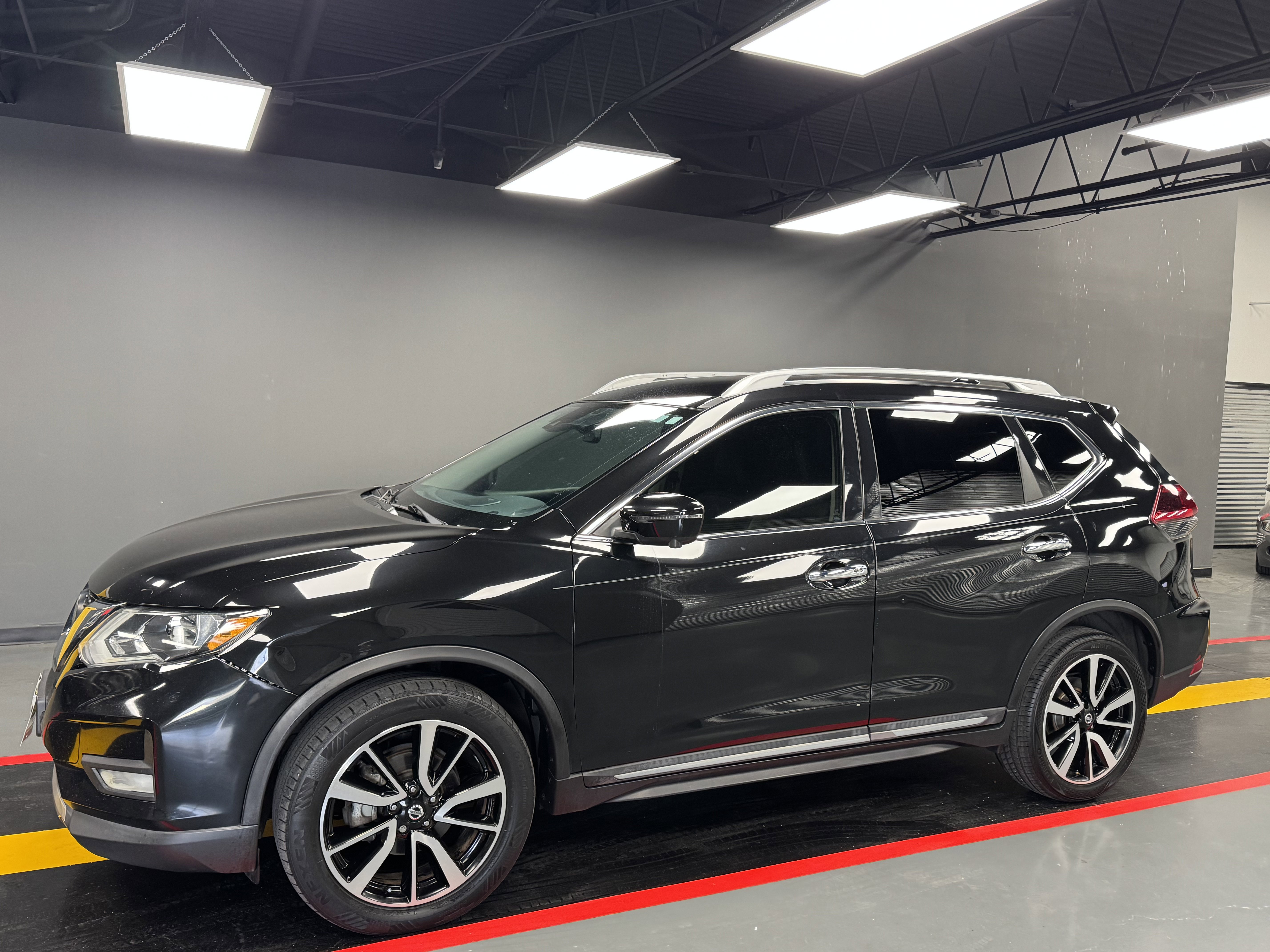 Used 2020 Nissan Rogue SL FWD image 2