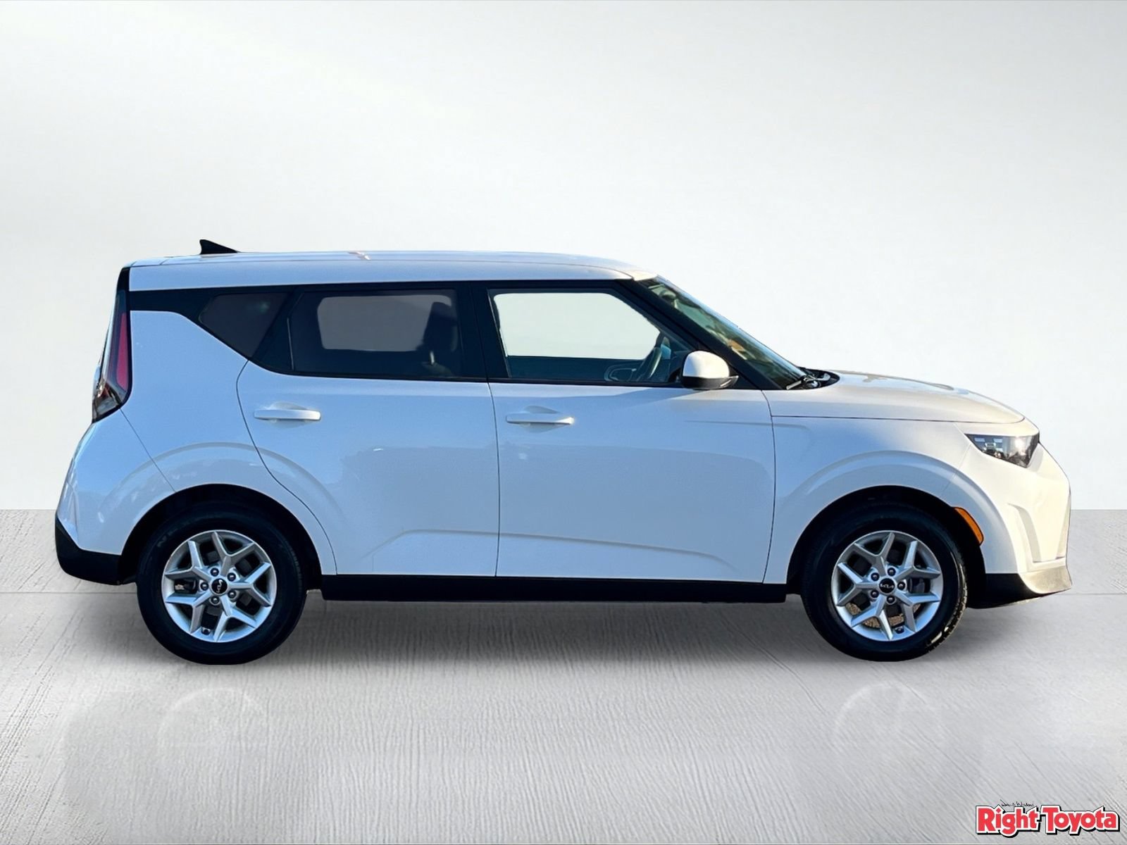 Used 2025 Kia Soul LX w/ LX Technology Package FWD image 7