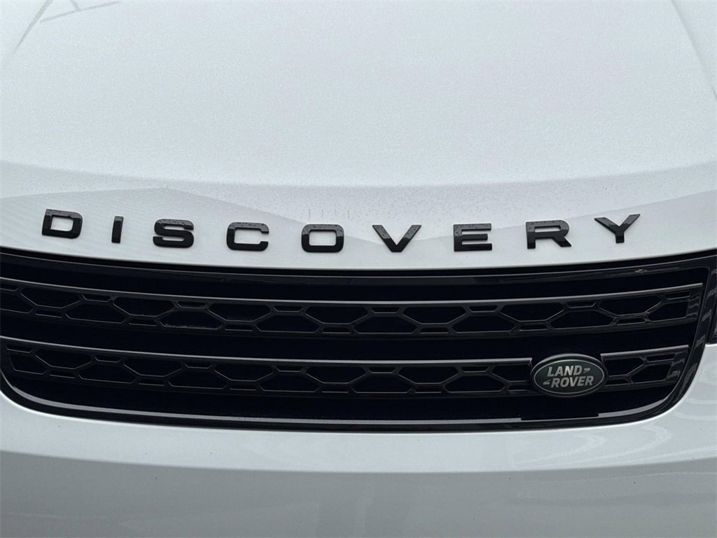 Certified 2018 Land Rover Discovery HSE image 11