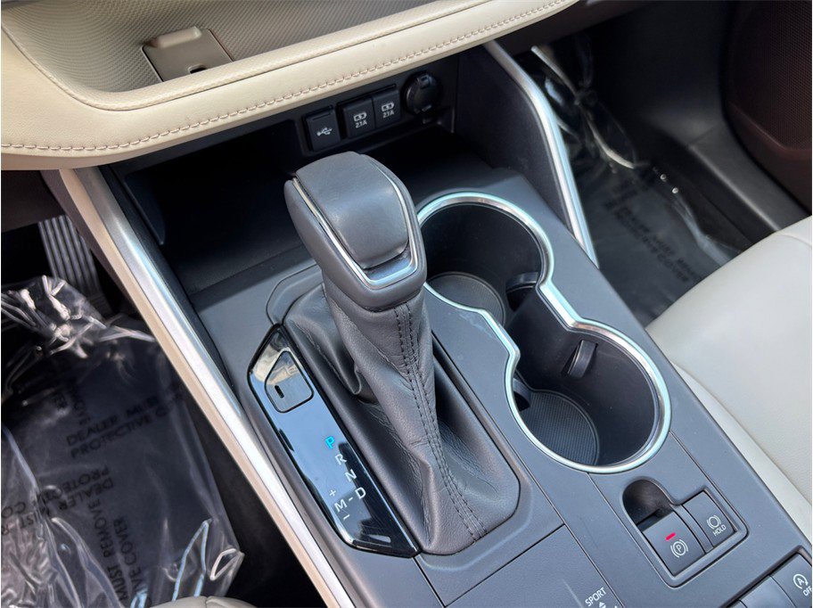 Used 2020 Toyota Highlander XLE FWD image 33