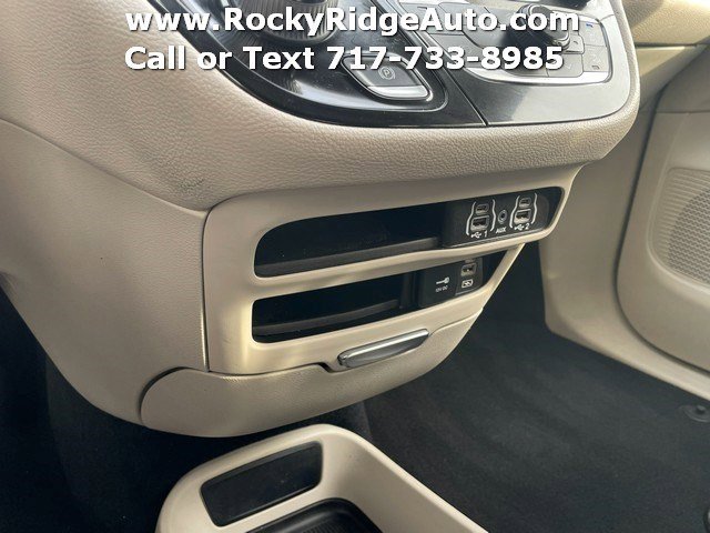 Used 2022 Chrysler Pacifica Touring-L image 31