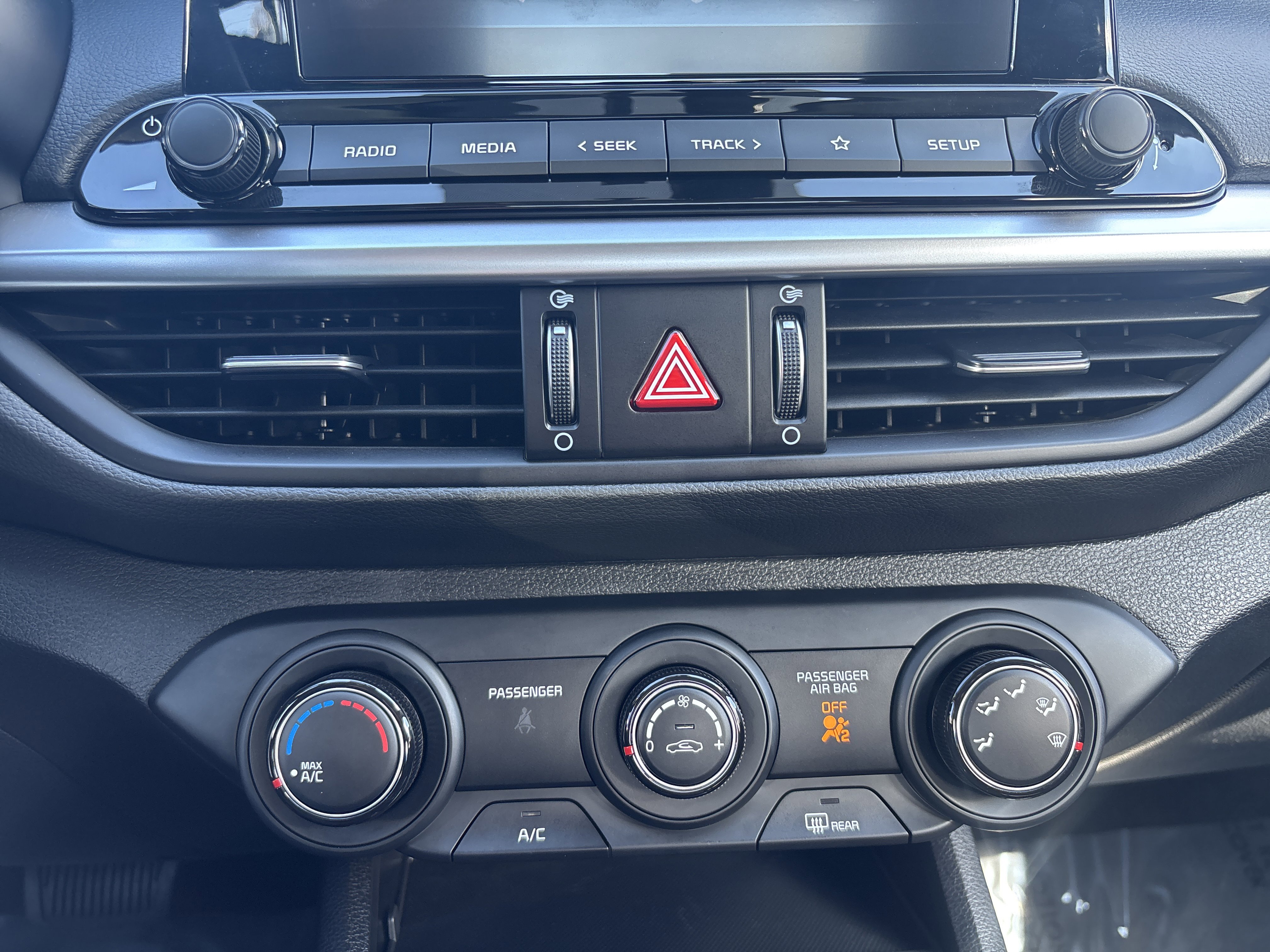 Used 2024 Kia Forte LXS w/ LXS Technology Package image 11