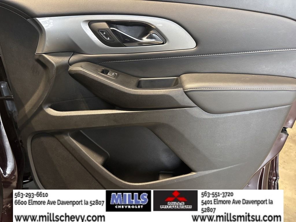 Used 2023 Chevrolet Traverse LT FWD image 18