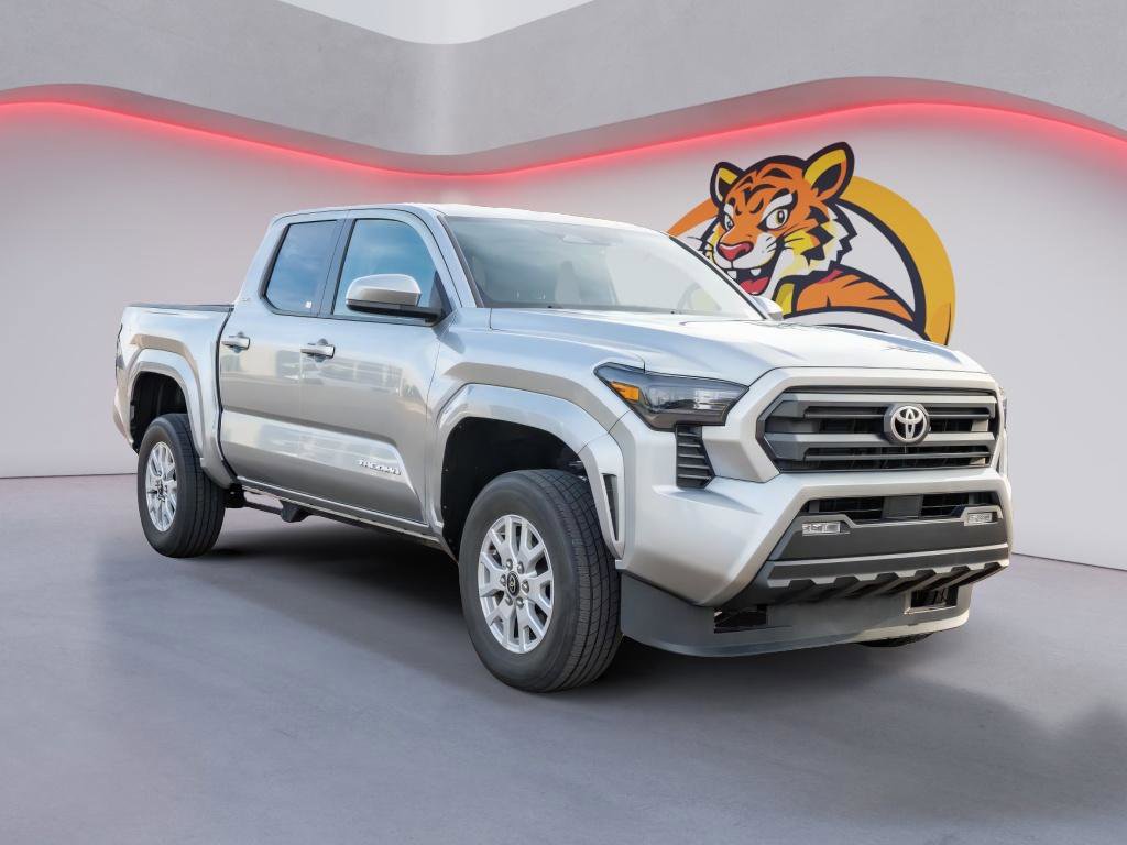 Used 2025 Toyota Tacoma SR5 image 3