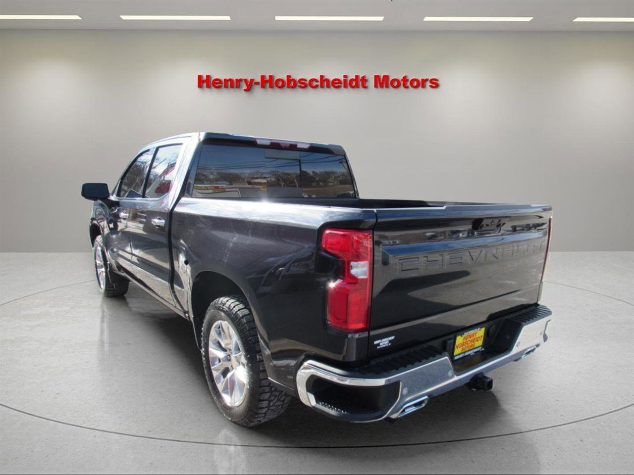 Used 2022 Chevrolet Silverado 1500 LTZ w/ LTZ Premium Package AWD/4WD image 2