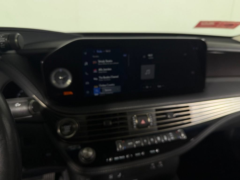 Used 2023 Lexus LS 500 w/ Interior Upgrade Package RWD image 20