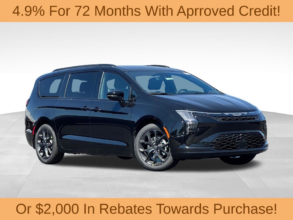 New 2027 Chrysler Pacifica Limited w/ Family Tech Group