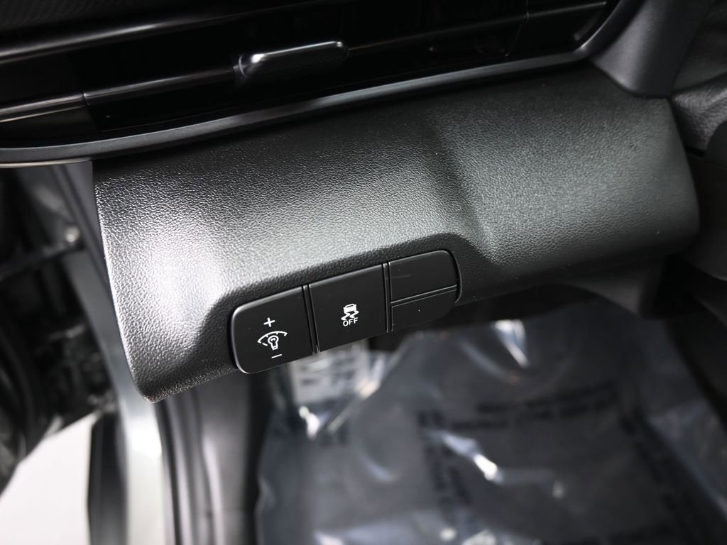 Used 2025 Hyundai Elantra Sport image 12