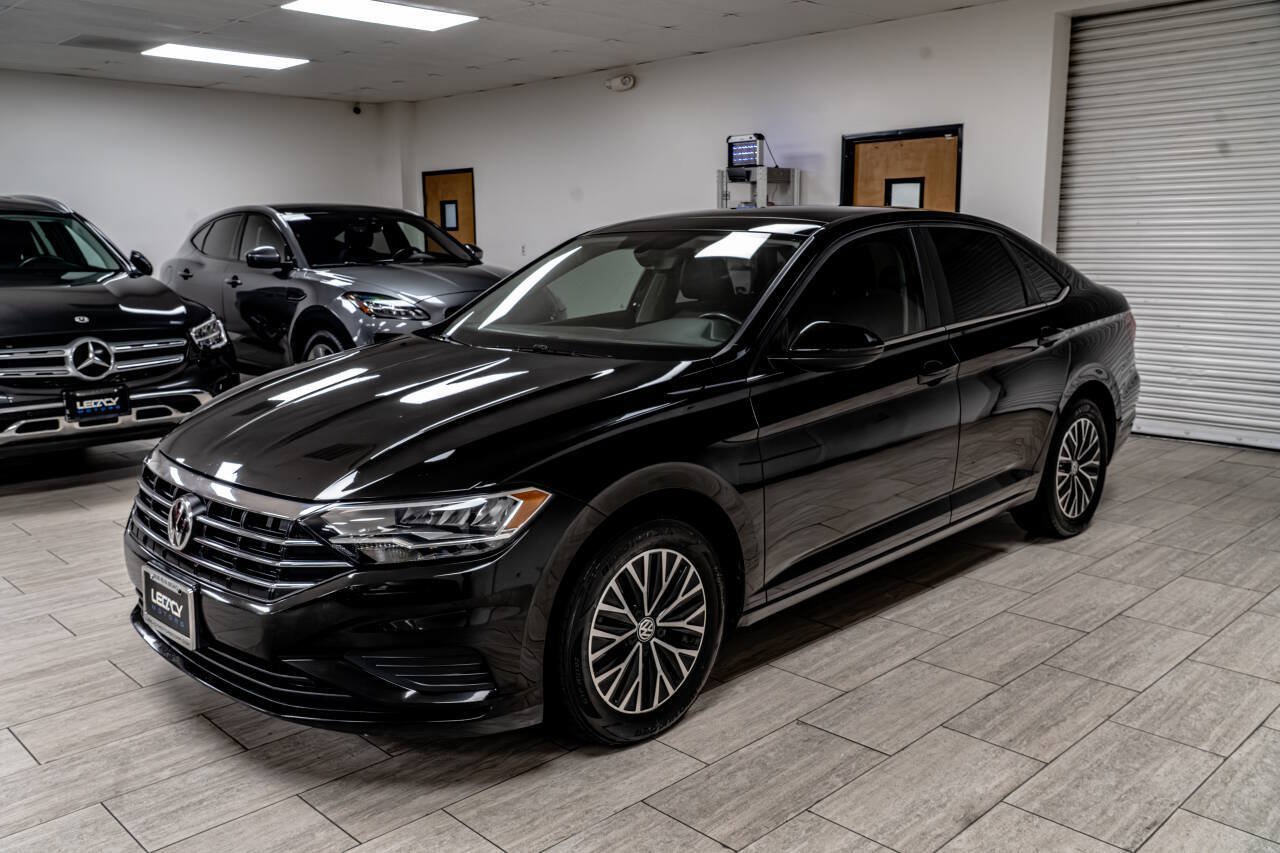 Used 2019 Volkswagen Jetta SE w/ Cold Weather Package FWD image 14
