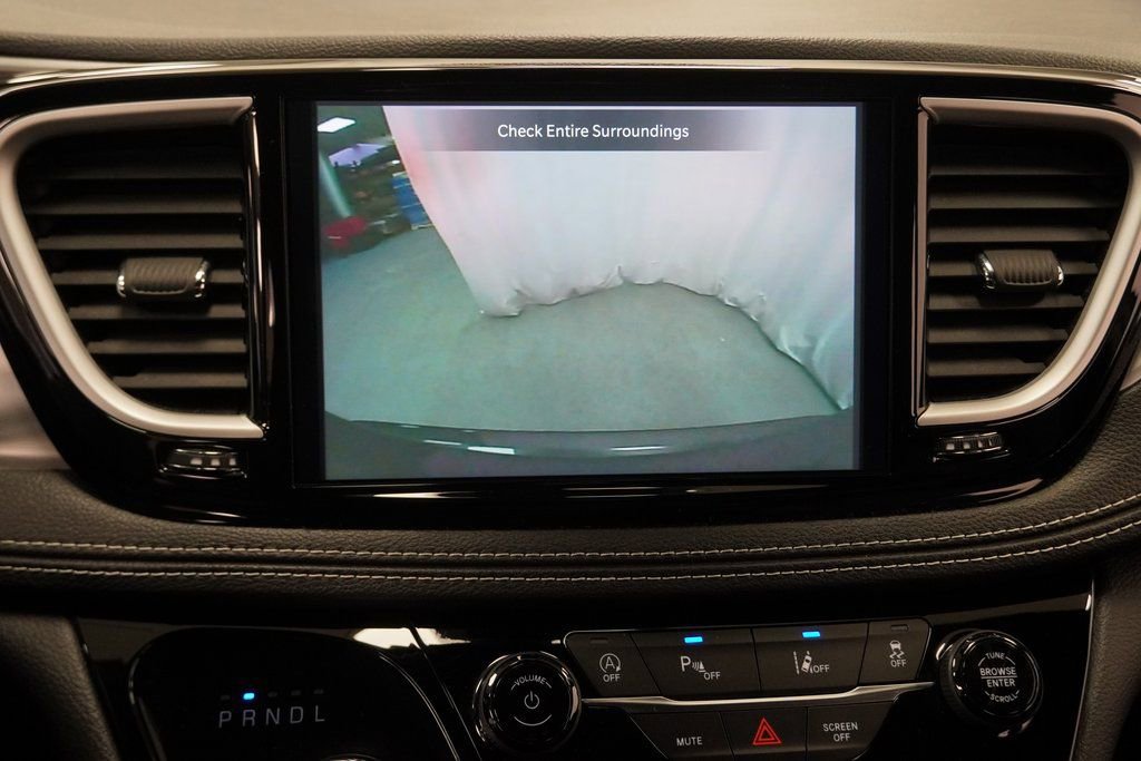 Used 2023 Chrysler Pacifica Touring-L w/ S Appearance Package image 32