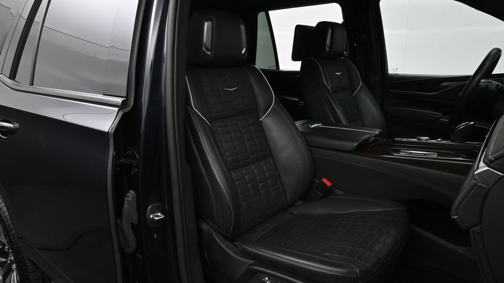Used 2022 Cadillac Escalade Sport Platinum AWD/4WD image 17