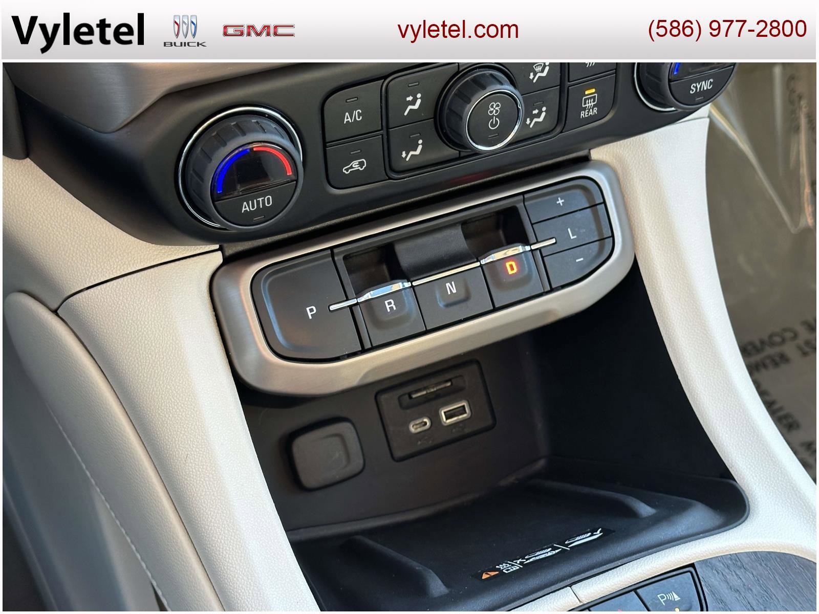 Used 2023 GMC Acadia Denali w/ Denali Technology Package image 28