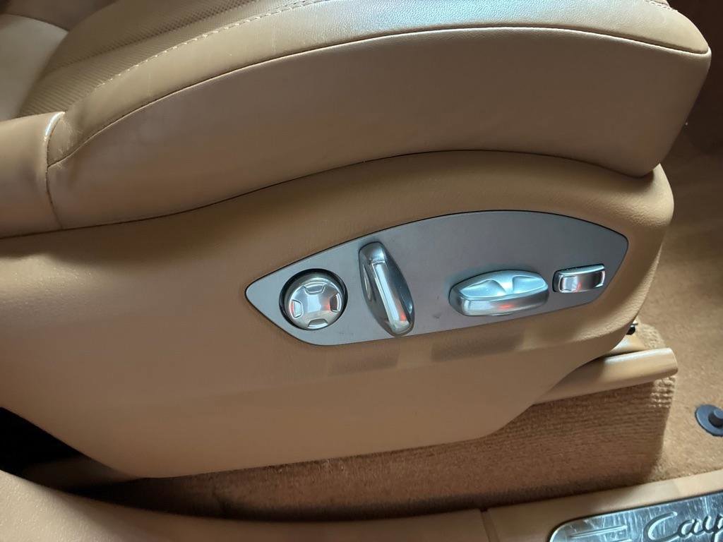 Used 2016 Porsche Cayenne Turbo image 38