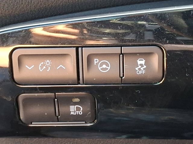 Used 2020 Toyota Prius LE AWD/4WD image 25