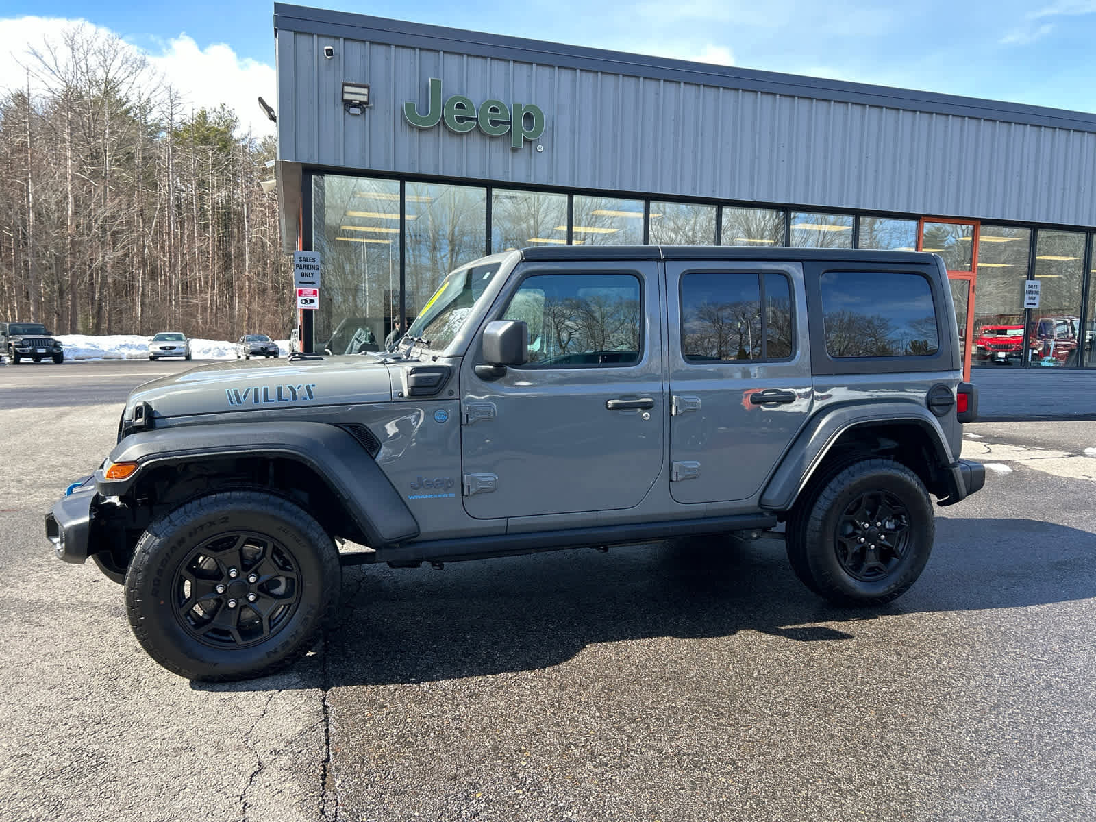 Used 2023 Jeep Wrangler Unlimited w/ Cold Weather Group image 9