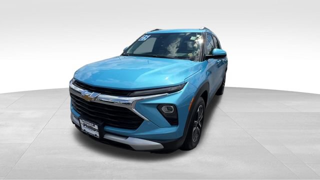 Used 2025 Chevrolet TrailBlazer LT FWD image 2