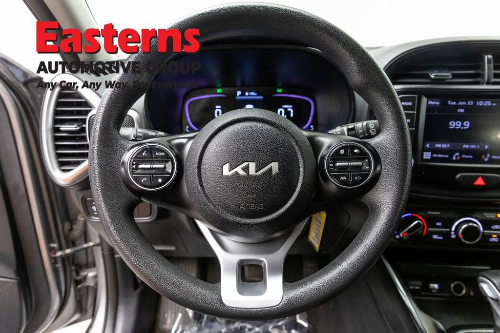 Used 2023 Kia Soul LX w/ Option Group 015 FWD image 10