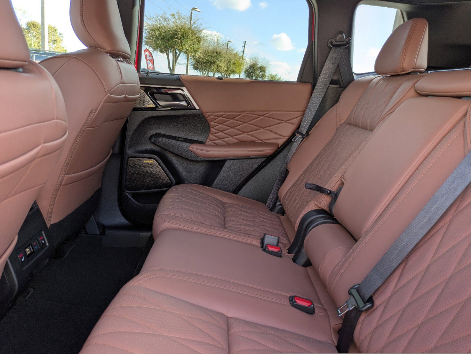 New 2025 Mitsubishi Outlander SEL image 17
