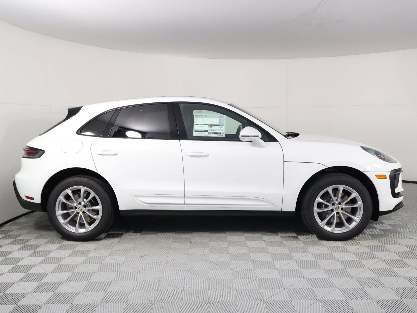 New 2026 Porsche Macan AWD/4WD image 8
