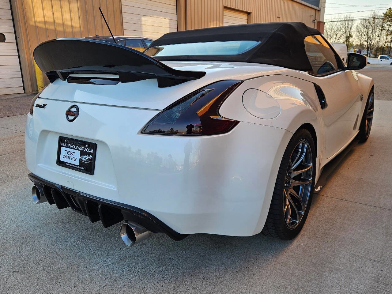 Used 2010 Nissan 370Z Touring w/ Sport Pkg RWD image 4