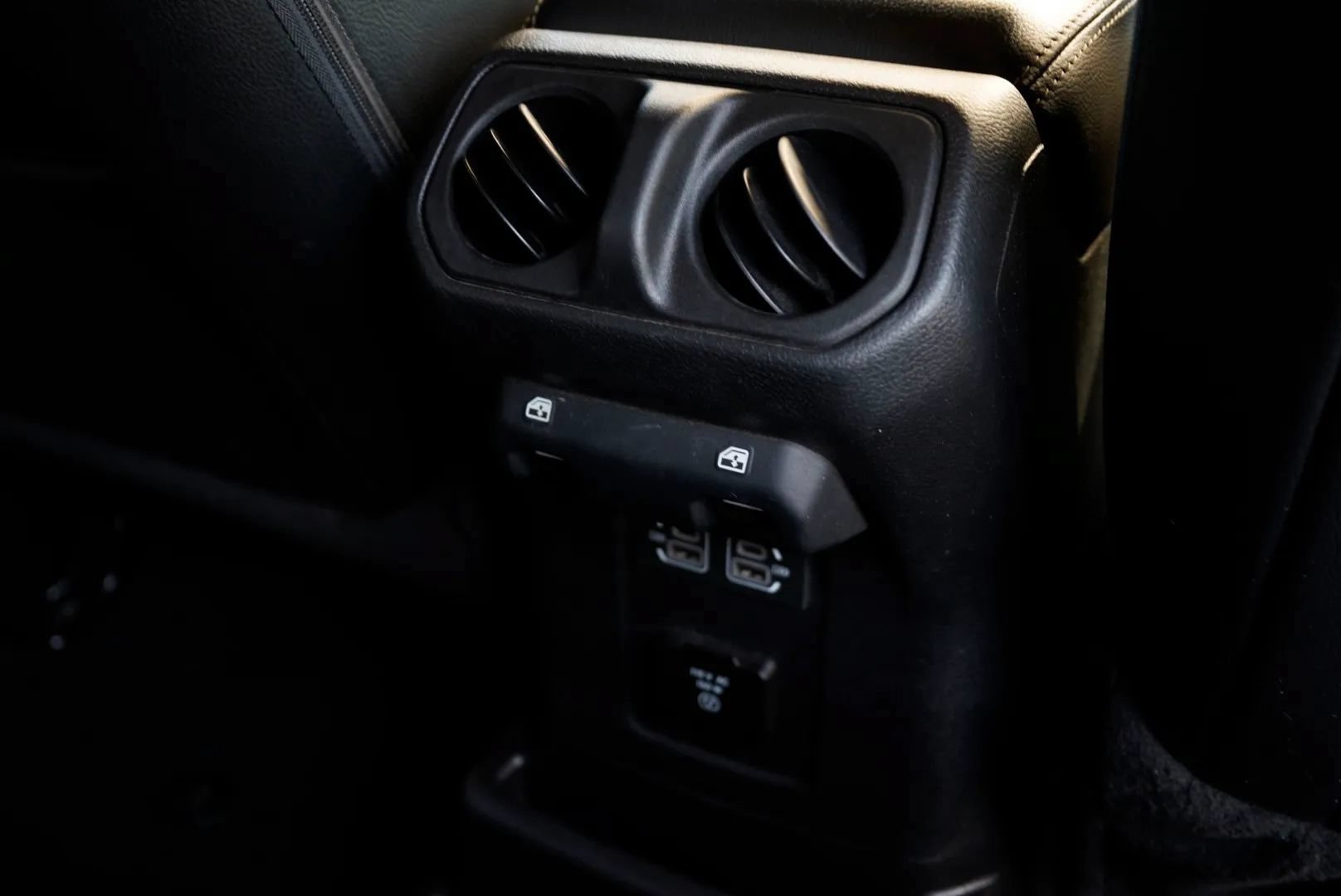 Used 2023 Jeep Wrangler Unlimited Sahara w/ Cold Weather Group AWD/4WD image 36