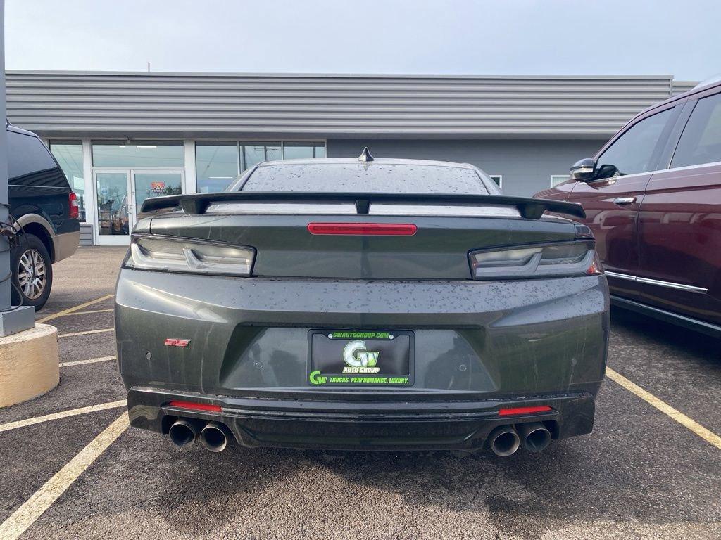 Used 2018 Chevrolet Camaro SS RWD image 8
