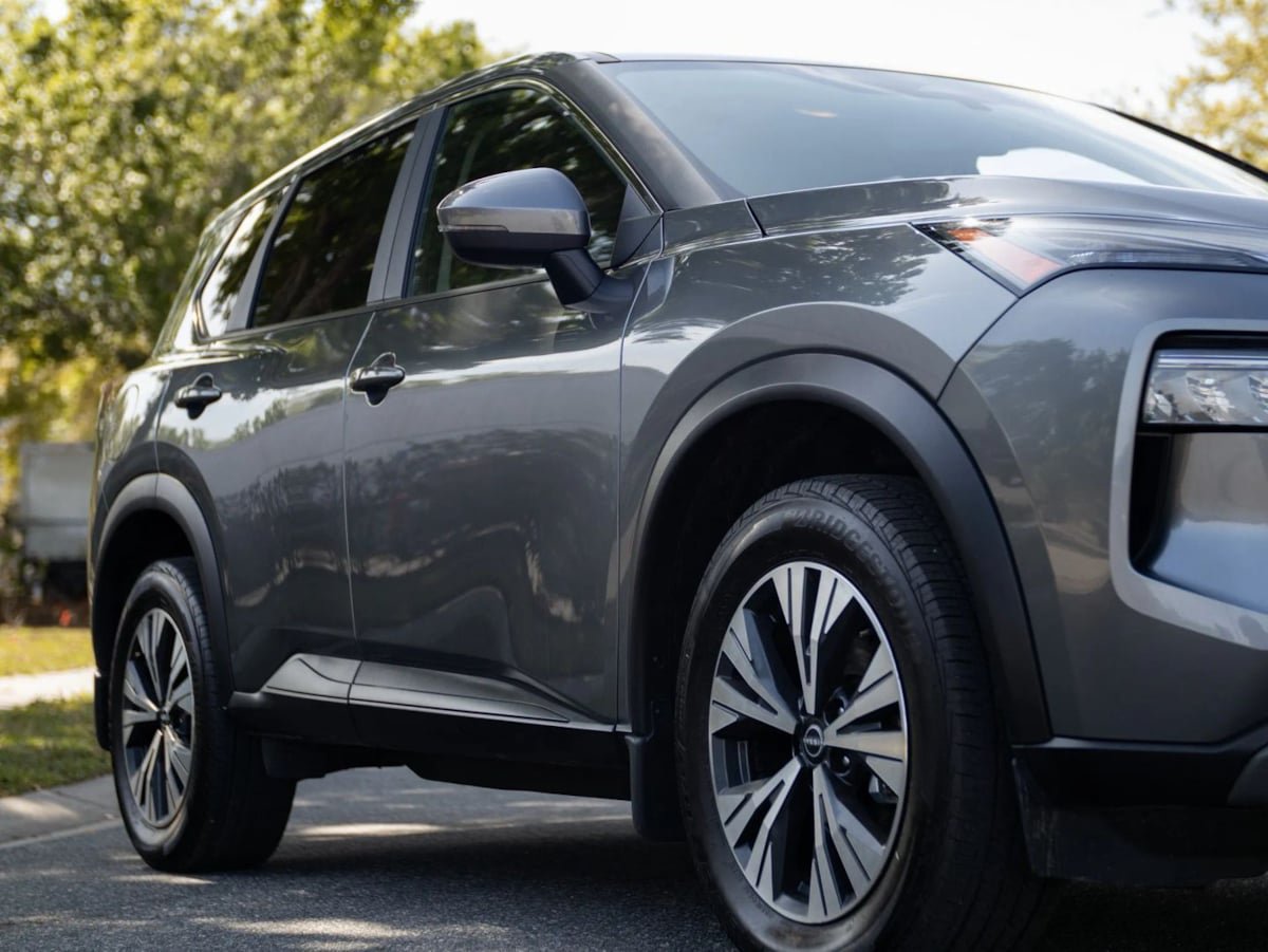 Used 2023 Nissan Rogue SV AWD/4WD image 2