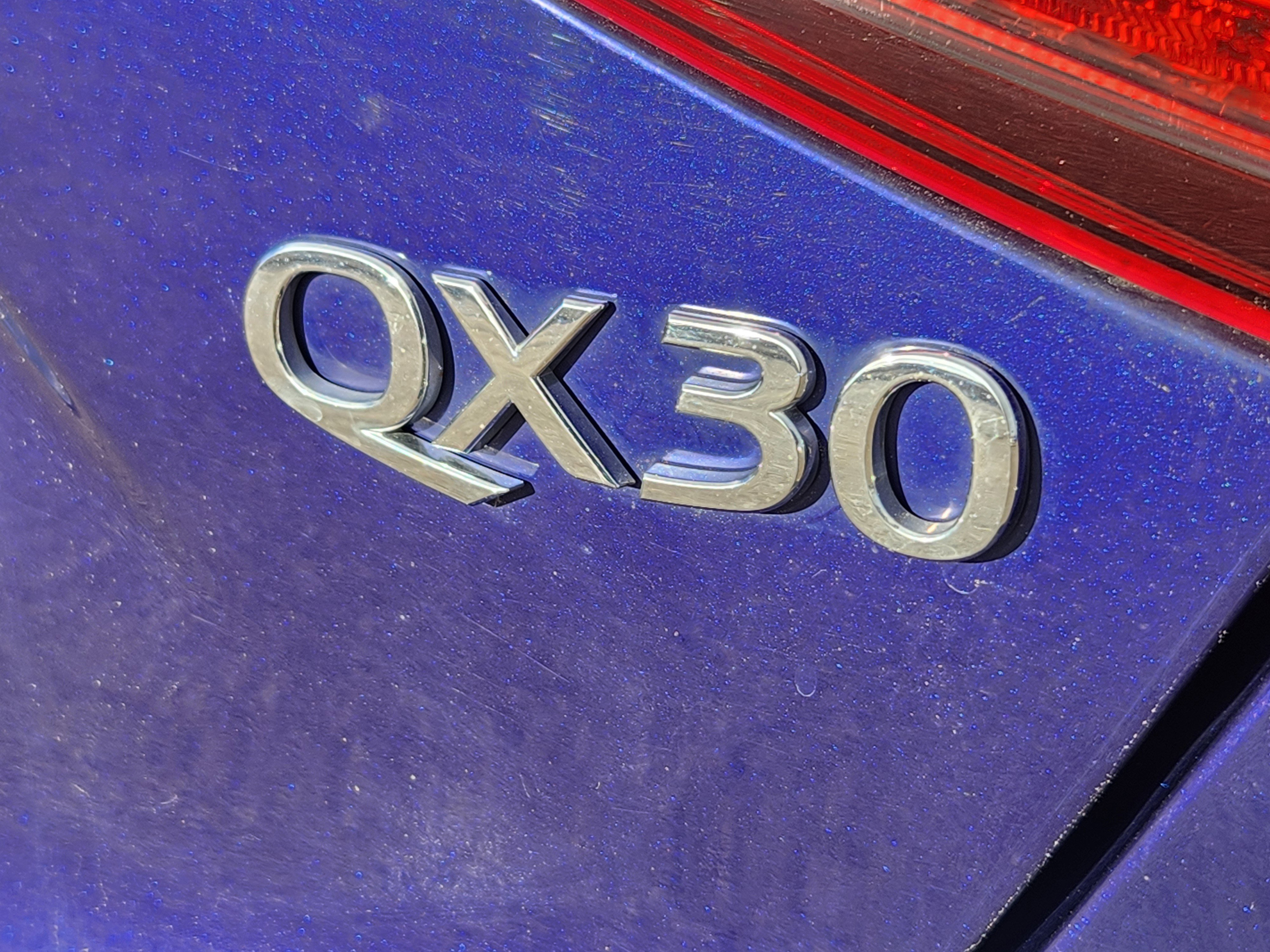 Used 2017 INFINITI QX30 Premium w/ Technology Package image 7