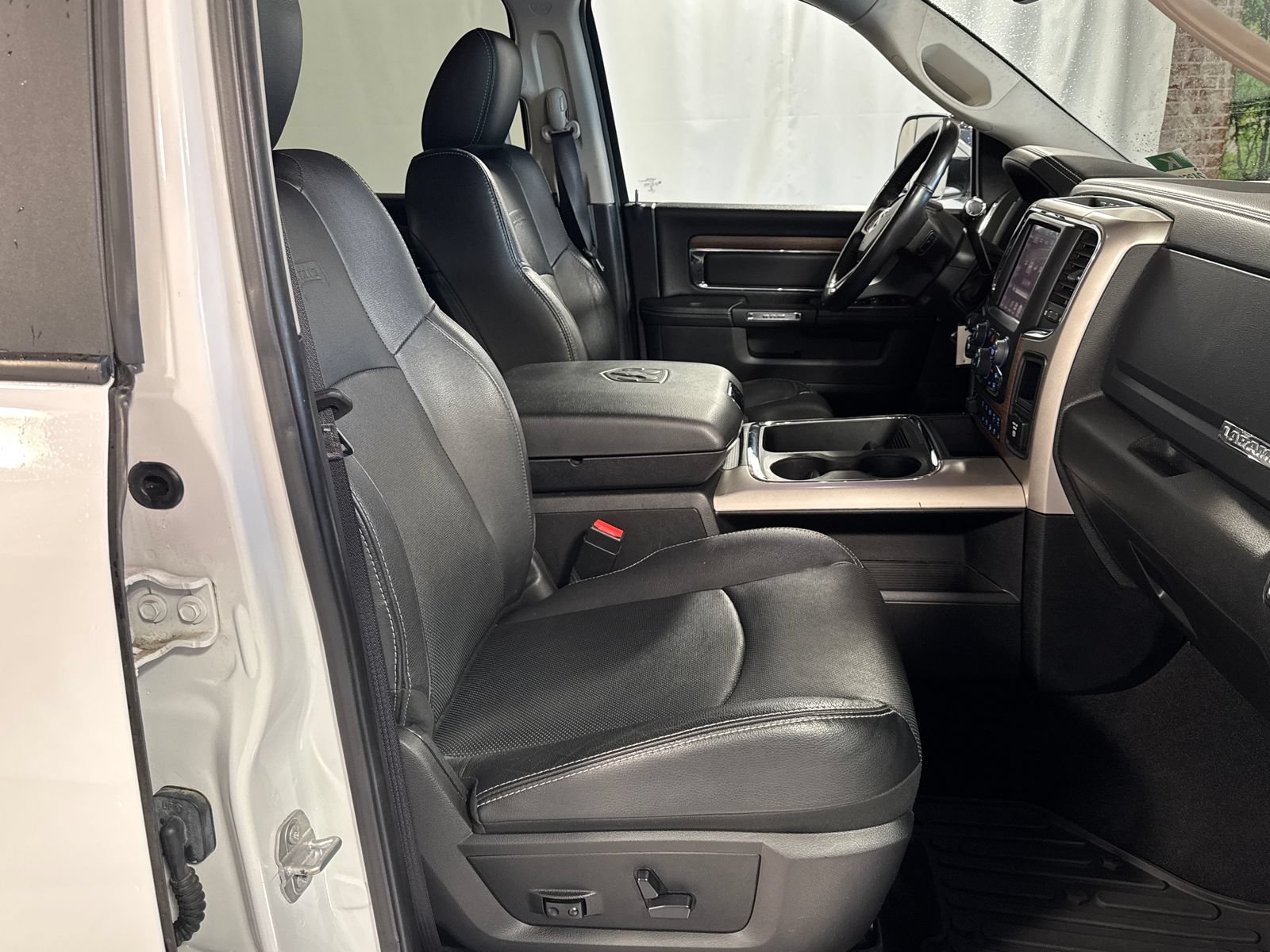 Used 2017 RAM 2500 Laramie w/ Convenience Group AWD/4WD image 29