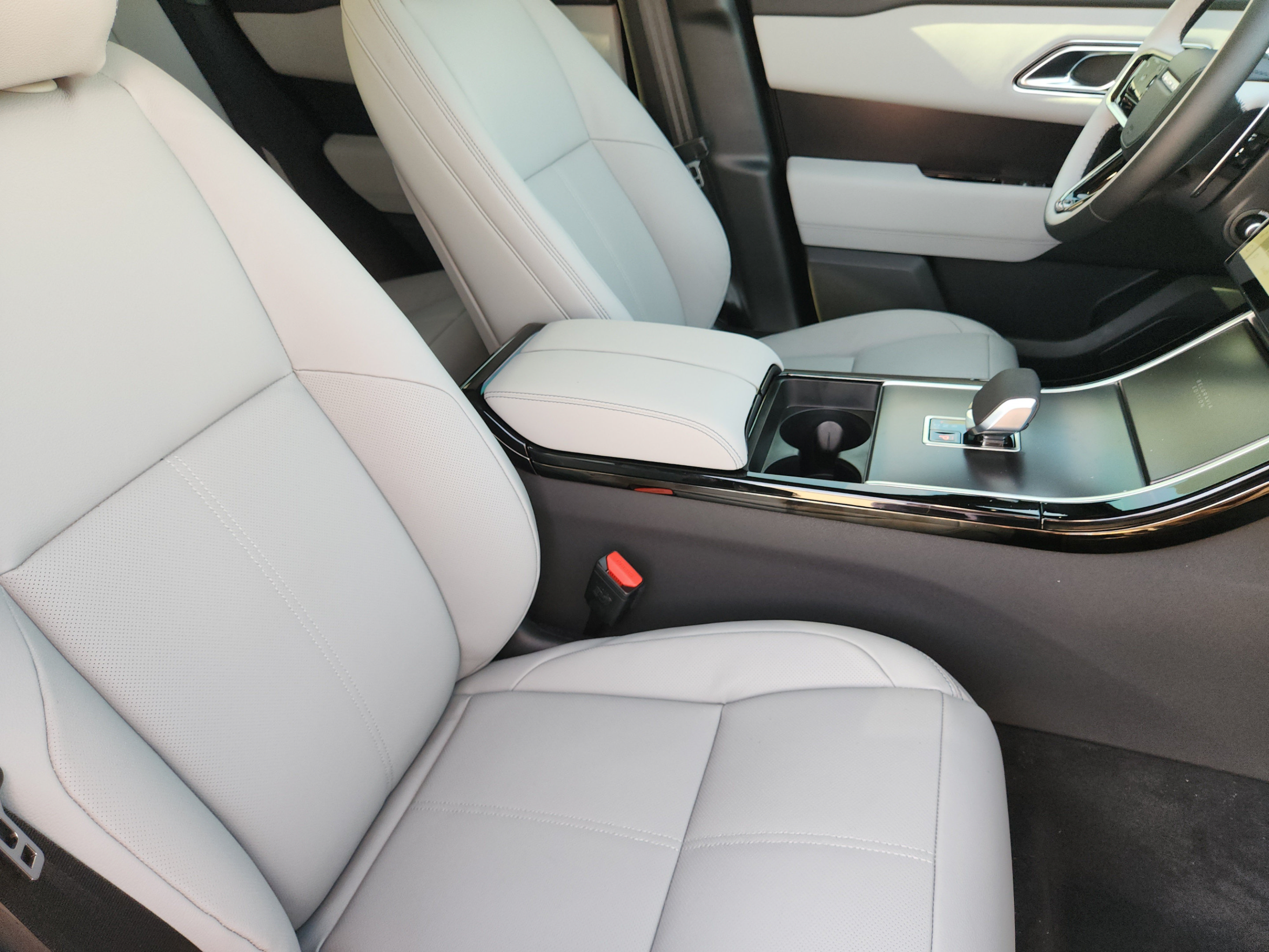 New 2026 Land Rover Range Rover Velar Belgravia AWD/4WD image 9