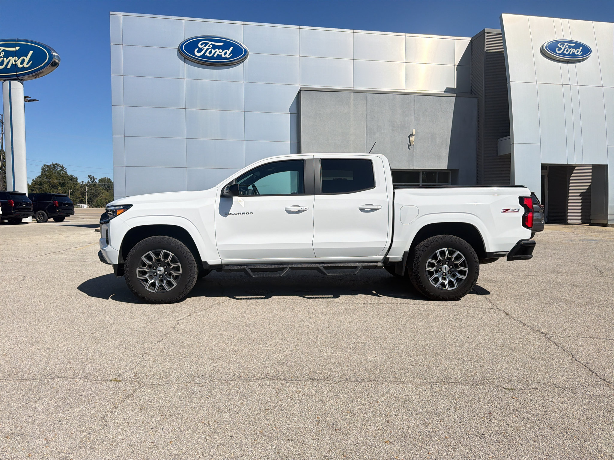 Used 2026 Chevrolet Colorado Z71 w/ Z71 Convenience Package 2 AWD/4WD image 2