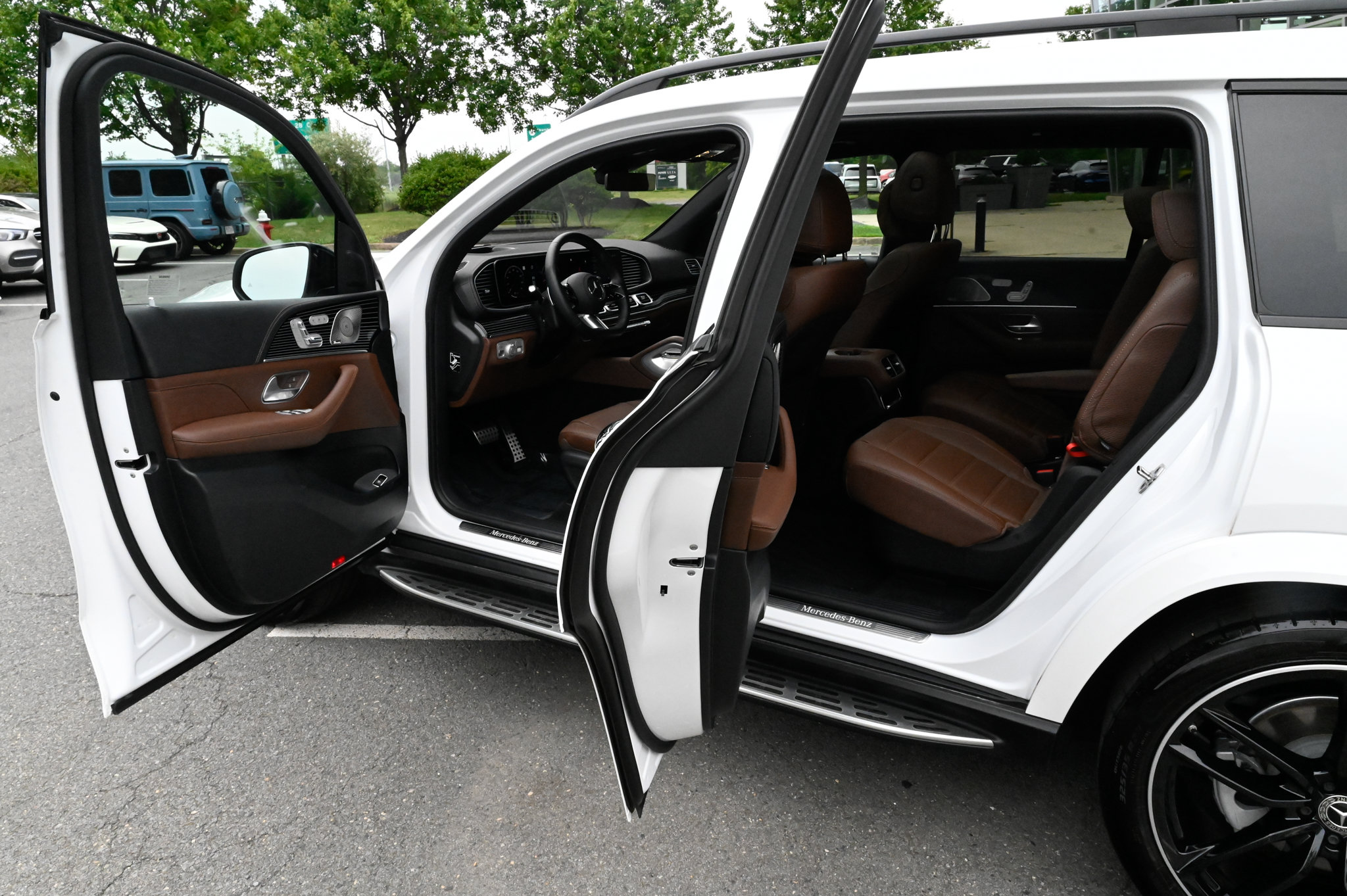 Used 2025 Mercedes-Benz GLS 580 4MATIC image 34