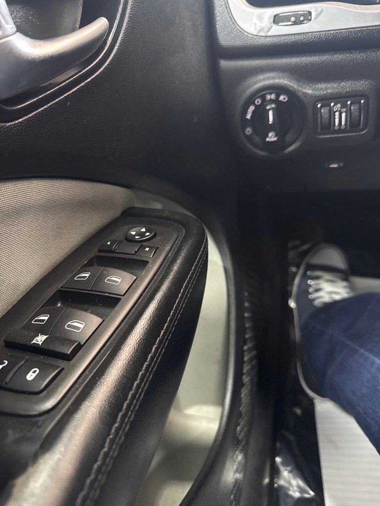 Used 2015 Dodge Dart SXT w/ Sun/Sound Group image 15