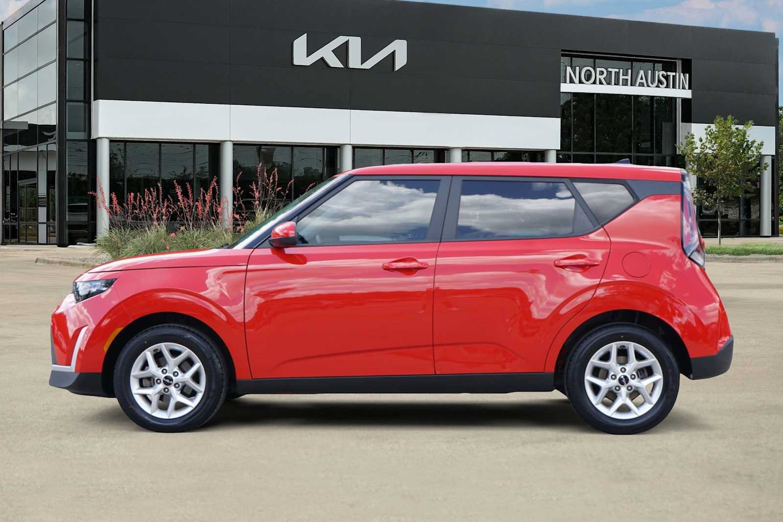 Certified 2024 Kia Soul LX w/ Option Group 015 FWD image 3