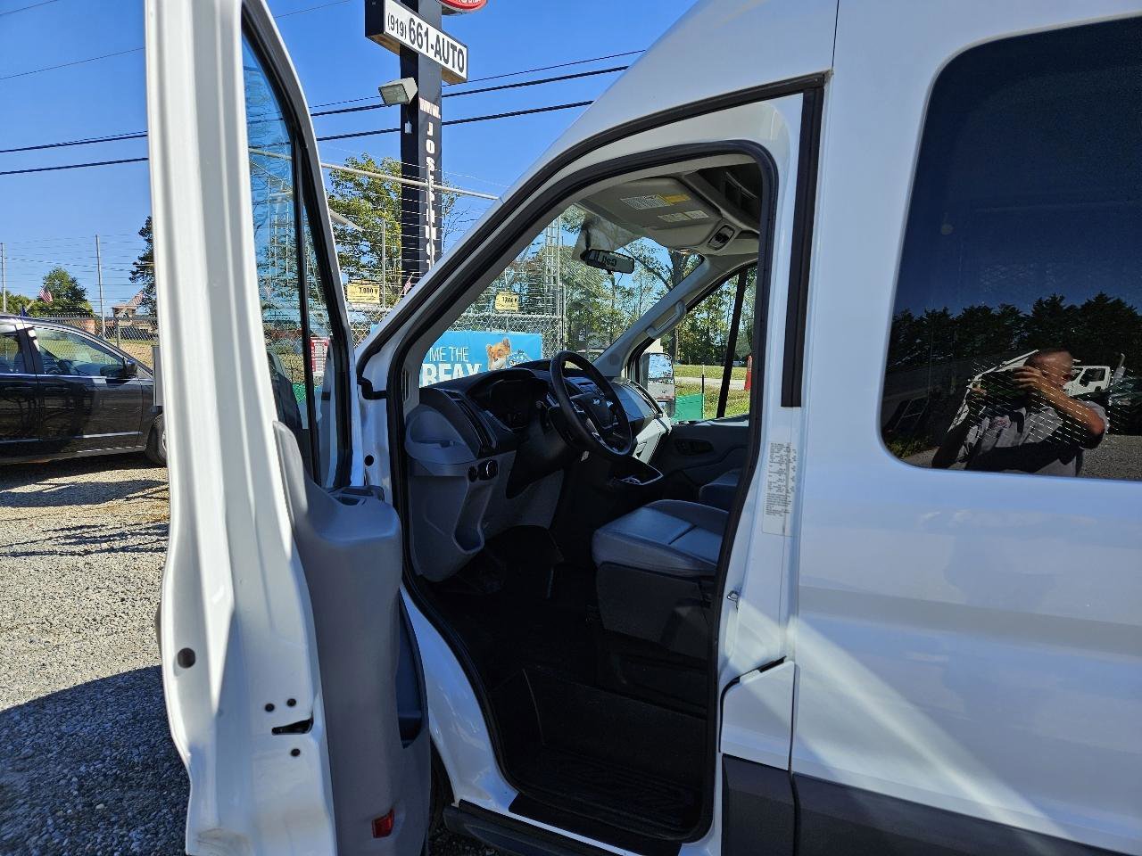 Used 2017 Ford Transit 350 XL image 8