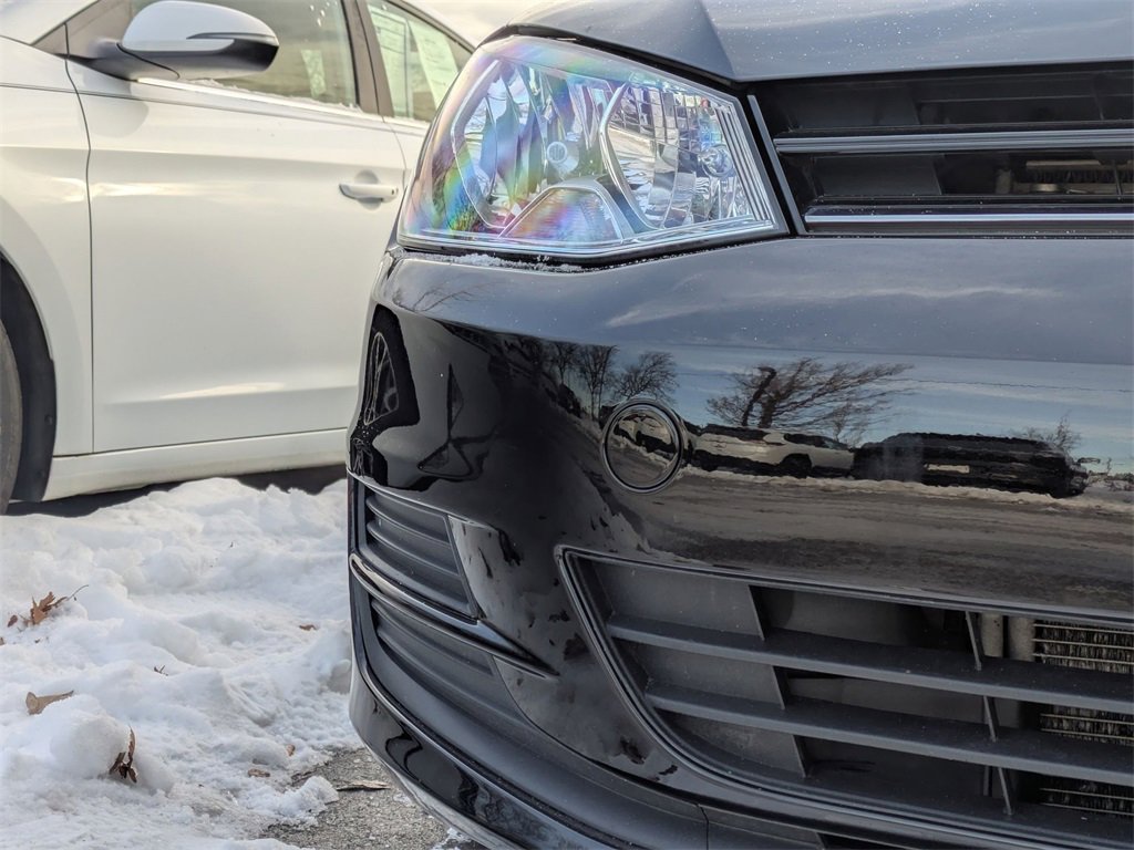 Used 2016 Volkswagen Golf S image 8