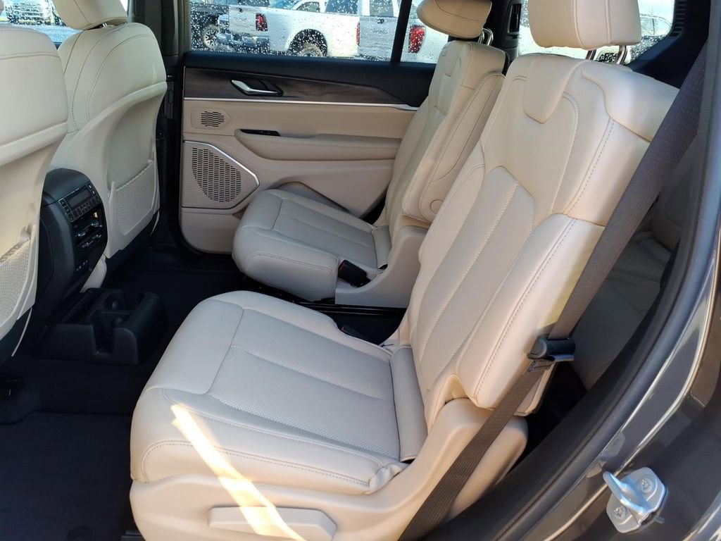 New 2026 Jeep Grand Cherokee L Limited w/ Luxury Tech Group II image 9
