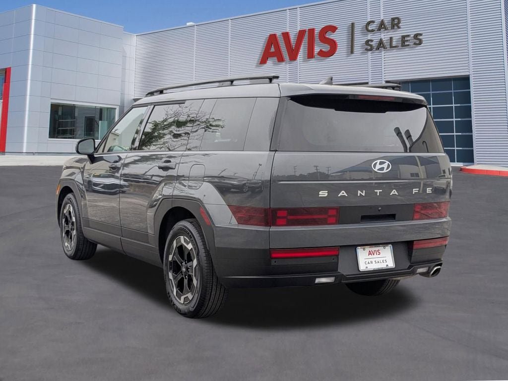 Used 2025 Hyundai Santa Fe SEL FWD image 3